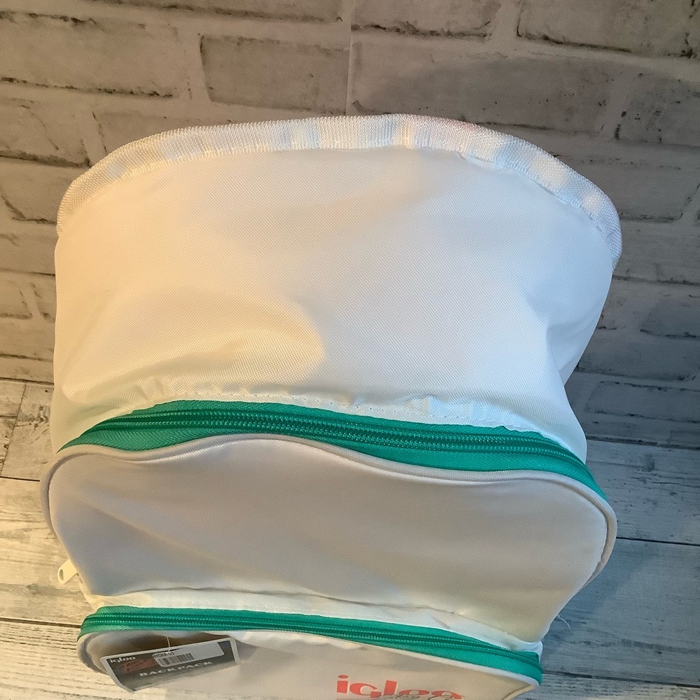 Igloo Retro Backpack Cooler - Picture 6 of 9